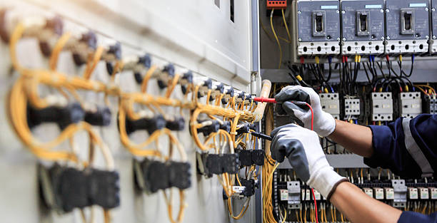 Professional Electrician technician working in Jackson, MS
